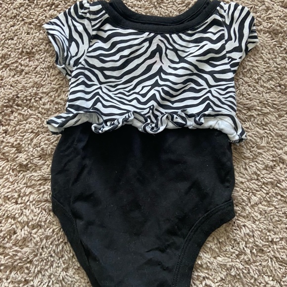 Set of 3 Short Sleeved Onesies - Picture 3 of 7